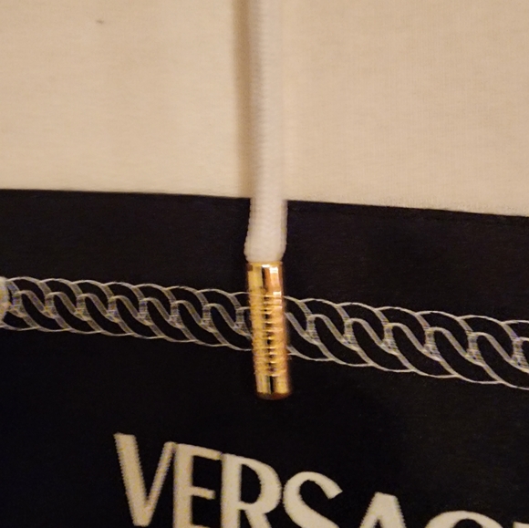 Versace - Picture 3 of 7